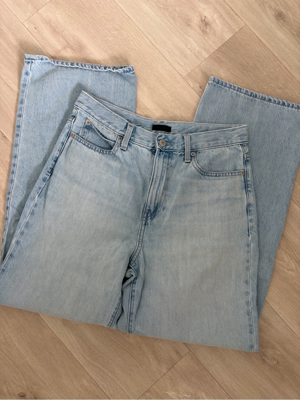 Light Wash Uniqlo Jeans - Classic Straight Fit
